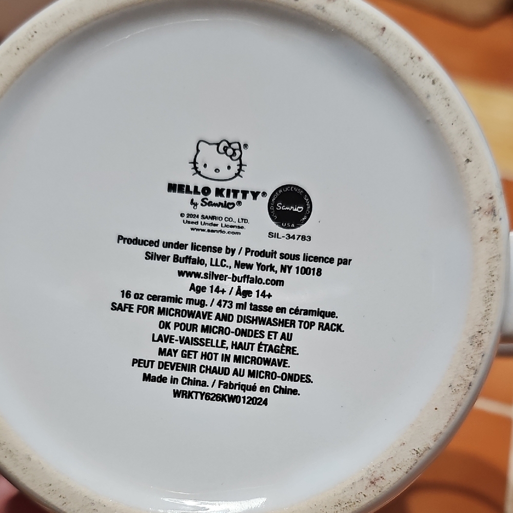 Hello Kitty Winking Mug - Picture 2 of 3